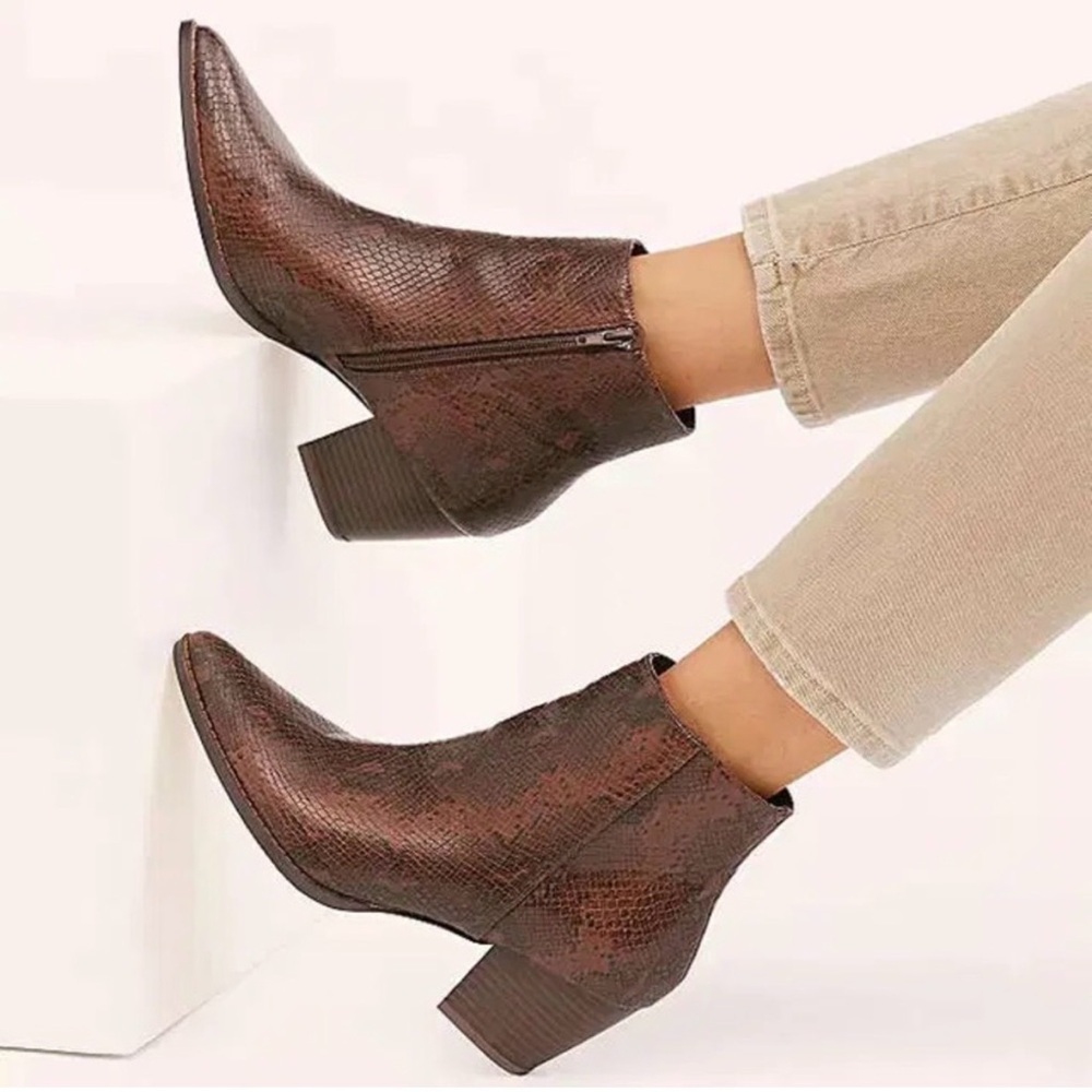 Sz 7 Free People Matisse Going West Pointed Snake Embossed Western Boots